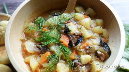 Картофель с тушенкой и грибами