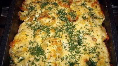 Картофель запеченный с мясом и луком