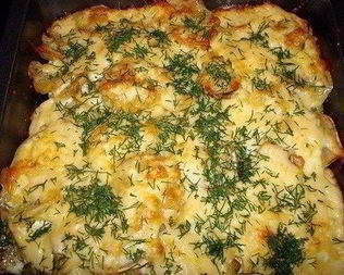 Картофель запеченный с мясом и луком