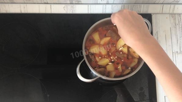 картошка с мясом тушеная в кастрюле