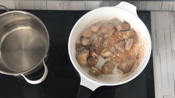 картошка с мясом тушеная в кастрюле