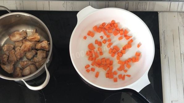 картошка с мясом тушеная в кастрюле