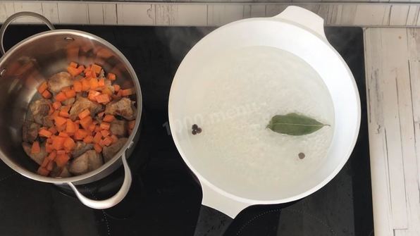 картошка с мясом тушеная в кастрюле