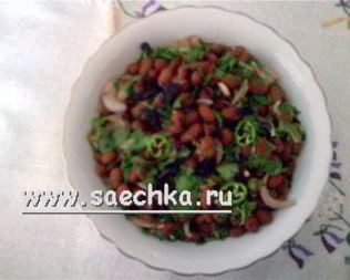 Лобио со свежей зеленью и молодым чесноком