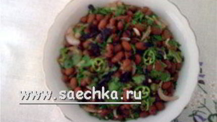 Лобио со свежей зеленью и молодым чесноком