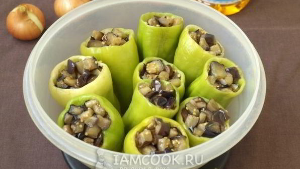 перец, фаршированный баклажанами