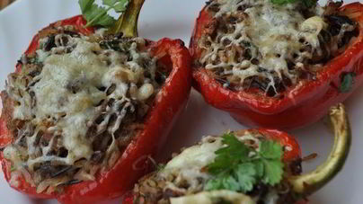 Перец, фаршированный тунцом и рисовым миксом