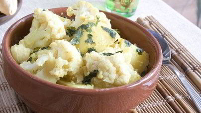 Цветная капуста со сливочным маслом и петрушкой