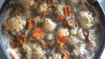 Цветная капуста в плавленном сыре с базиликом