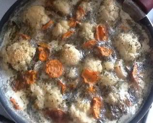 Цветная капуста в плавленном сыре с базиликом