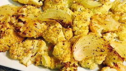 Цветная капуста, запеченная с луком