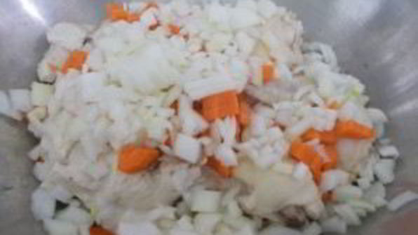 тушеная капуста с кабачком и курицей