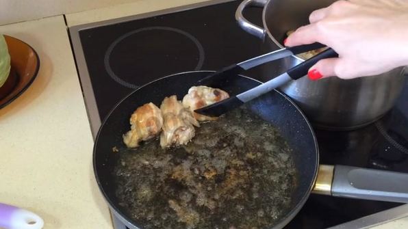 тушеная капуста с картошкой и окорочками