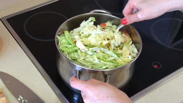 тушеная капуста с картошкой и окорочками