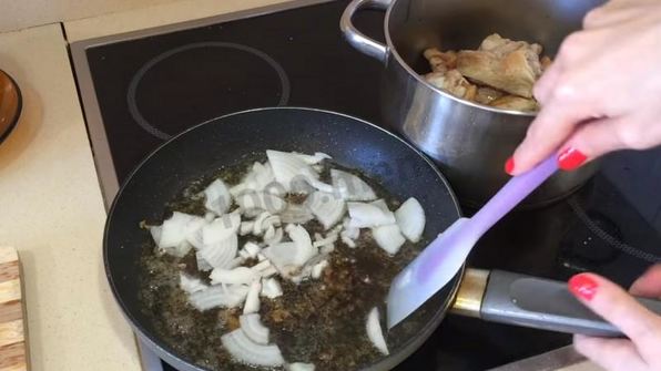 тушеная капуста с картошкой и окорочками