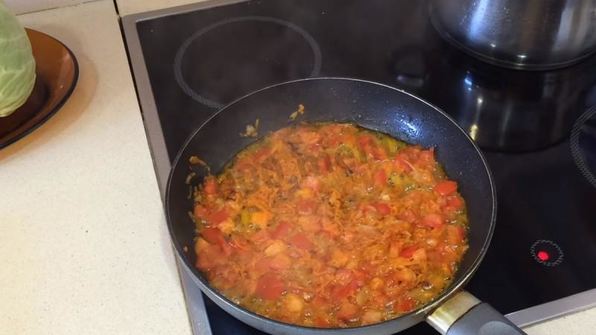 тушеная капуста с картошкой и окорочками