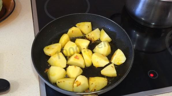 тушеная капуста с картошкой и окорочками