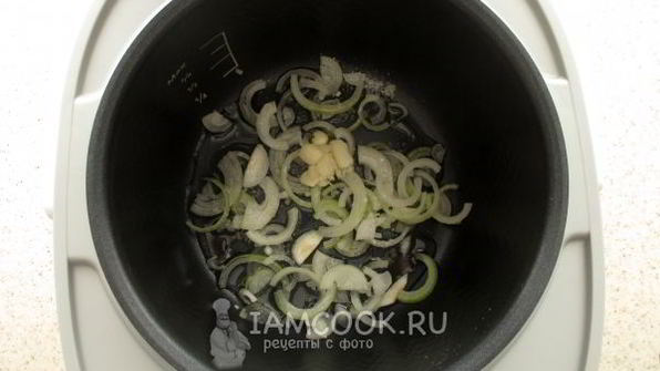 тушеная капуста с колбасой в мультиварке