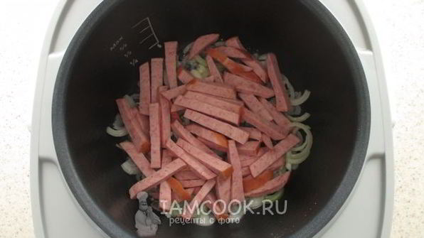 тушеная капуста с колбасой в мультиварке