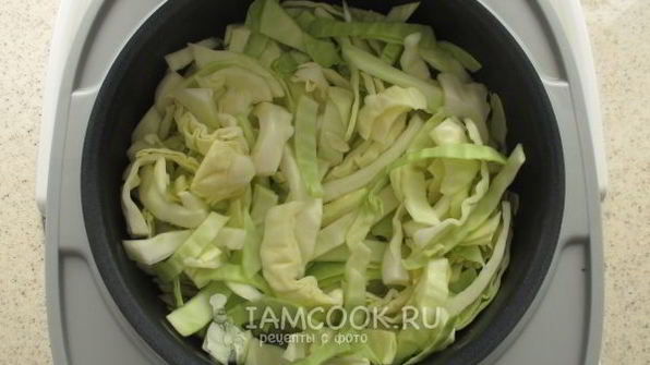 тушеная капуста с колбасой в мультиварке