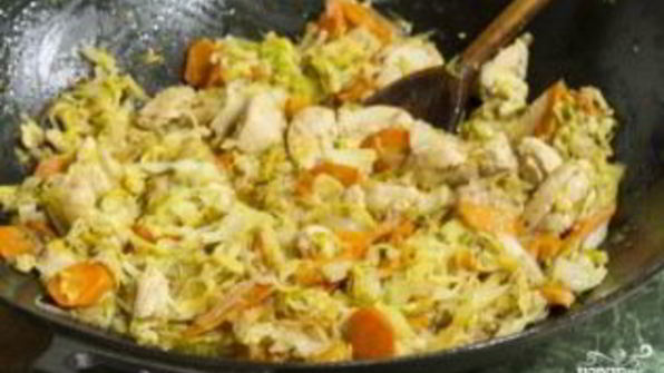 тушеная капуста с куриной грудкой