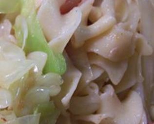 Тушеная капуста с лапшой по-польски