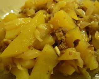 Тушеная капуста со свининой и картошкой