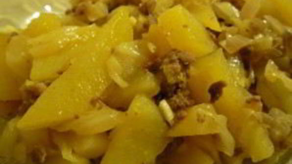 тушеная капуста со свининой и картошкой