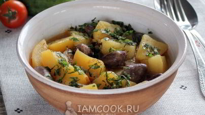 Тушеная картошка с куриными сердечками в мультиварке