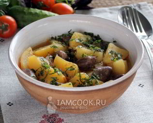 Тушеная картошка с куриными сердечками в мультиварке