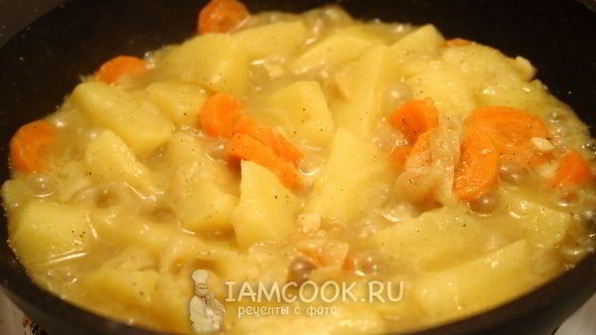 тушеная картошка с морковью и луком