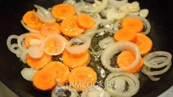 тушеная картошка с морковью и луком