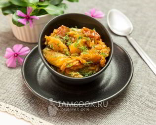 Тушеный лук-порей с рисом и овощами