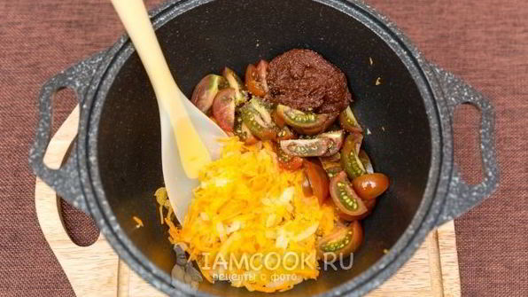 тушеный лук-порей с рисом и овощами