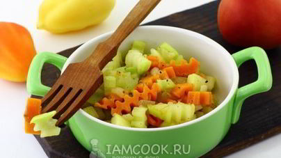 Тушеные кабачки с морковью и луком