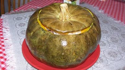 Тыква фаршированная рисом и сухофруктами