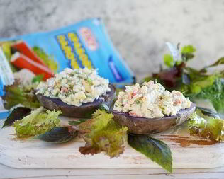 Запеченный картофель с крабовым салатом