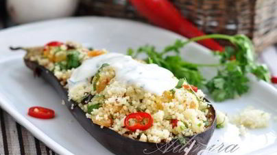 Запеченные баклажаны с фруктовым кускусом