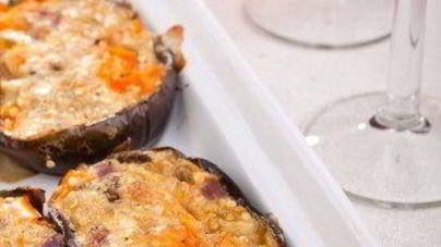 Запеченные фаршированные баклажаны с хрустящей корочкой