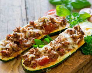 Запеченные кабачки с мясом, помидорами и сыром