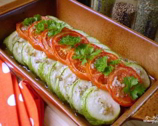 Запеченные кабачки с помидорами