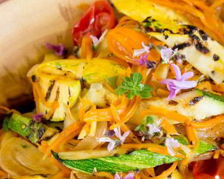 Овощная лапша из кабачков и моркови