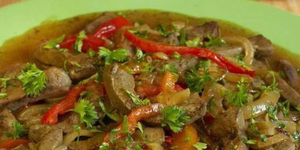 Рецепт говяжья печень по-домашнему с луком и перцем