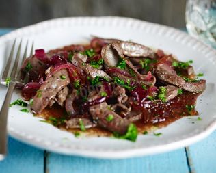 Говяжья печень с луком в мультиварке