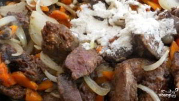 говяжья печень тушеная с луком и морковью