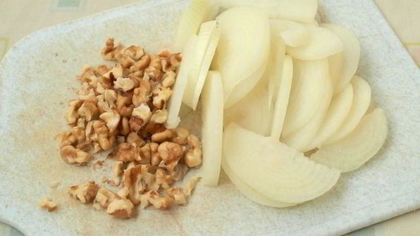 куриная печень с грецкими орехами