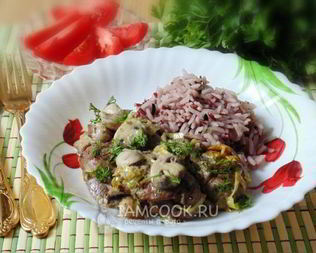 Куриная печень с грибами в сметане