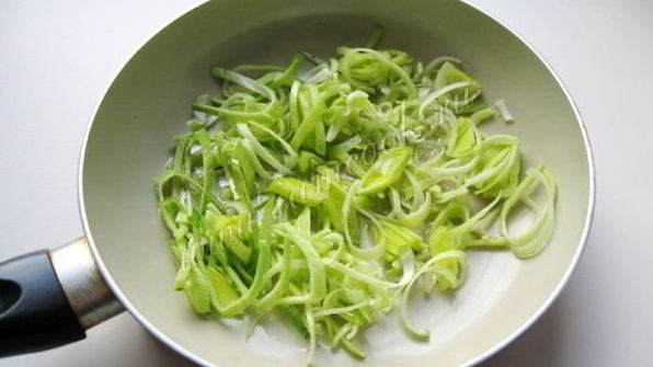 куриная печень с грибами в сметане