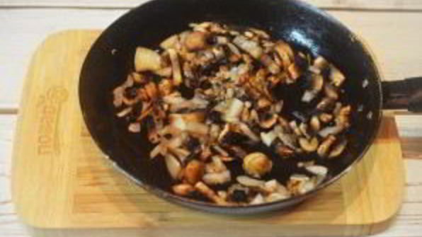 куриная печень с грибами