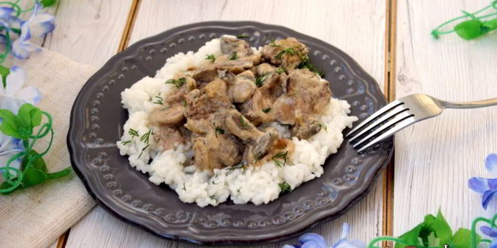 Рецепт куриная печень с маслятами в сметане